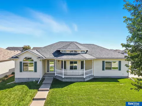 1700 NW 46th St, Lincoln, NE 68528