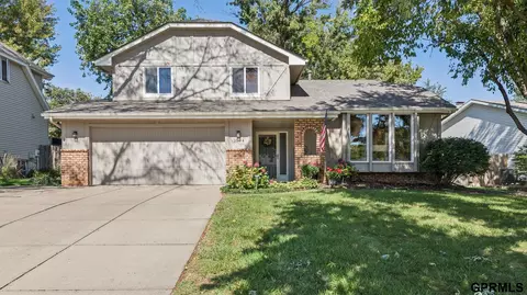 1004 Berkley Ave, Papillion, NE 68046