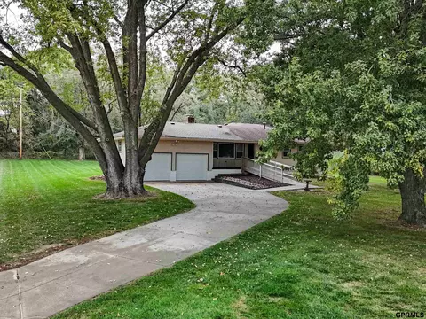 7115 Irvington Rd, Omaha, NE 68122