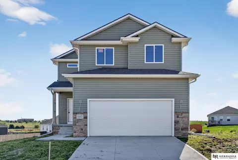 11471 Stony Point Dr, Papillion, NE 68046