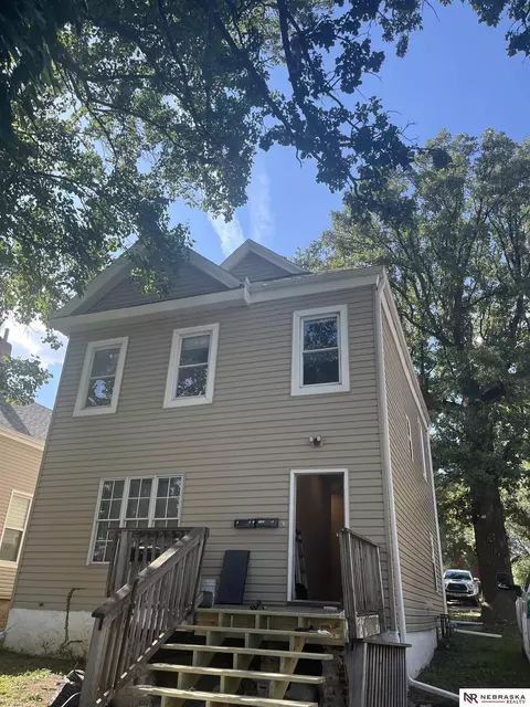 1050 S 29th St, Omaha, NE 68105