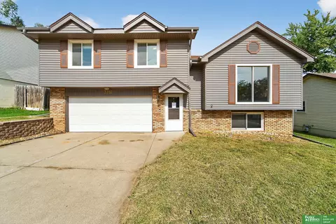 3716 Lookingglass Dr, Bellevue, NE 68123