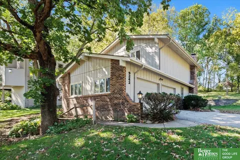 9242 Raven Oaks Dr, Omaha, NE 68152
