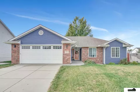 6525 Cornflower Dr, Lincoln, NE 68504