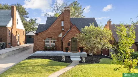 4511 Pine St, Omaha, NE 68106