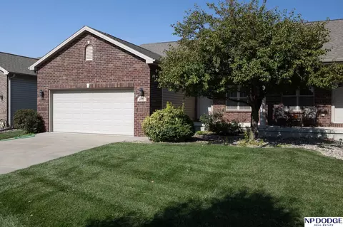 8148 Regent Dr, Lincoln, NE 68507