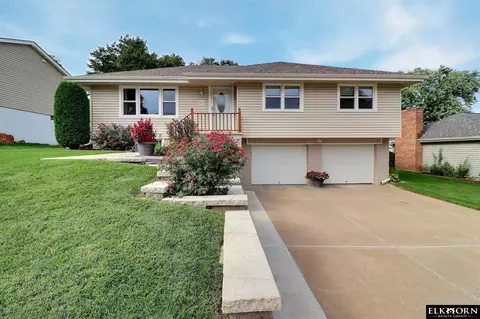 6230 S 74th St, Ralston, NE 68127
