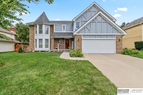 10514 Adams Dr, Omaha, NE 68127
