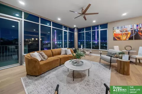 444 Riverfront Plz #304, Omaha, NE 68102