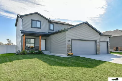 5840 SW 8th St, Lincoln, NE 68523