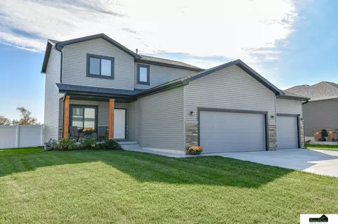 5840 SW 8th St, Lincoln, NE 68523