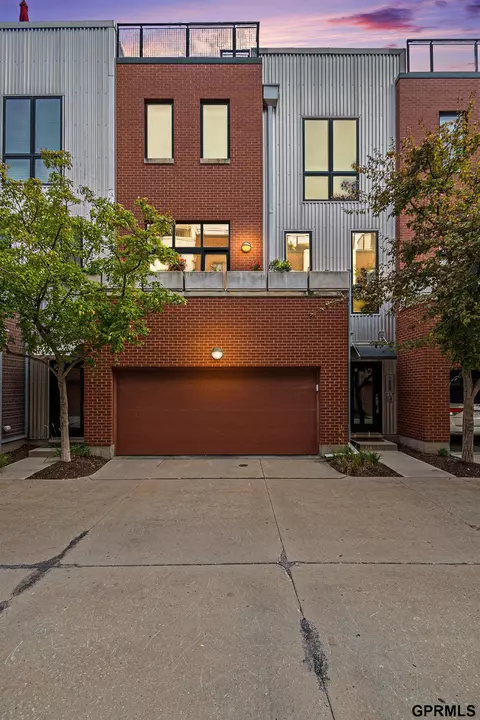 1229 Marcy Plz, Omaha, NE 68108