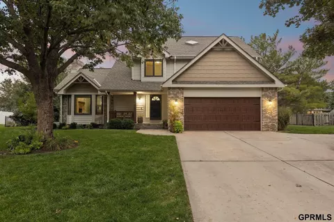 1625 N 214 St, Elkhorn, NE 68022