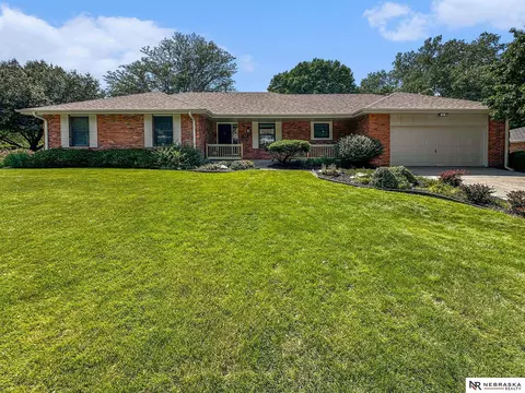 811 Rockhurst Dr, Lincoln, NE 68510