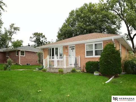 7140 Starr St, Lincoln, NE 68505