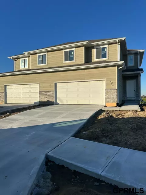 11704 S 125 St, Papillion, NE 68046