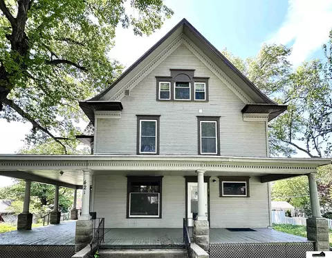 421 S 28th St, Lincoln, NE 68510