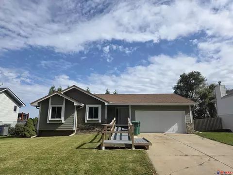 7837 S 70 St, La Vista, NE 68128