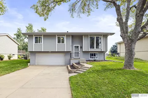 7822 Leafplum Dr, La Vista, NE 68128