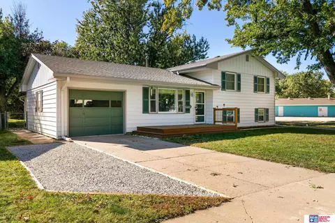 1324 Meadow Dale Dr, Lincoln, NE 68505