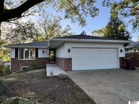 4711 Lonewood Cir, Lincoln, NE 68516