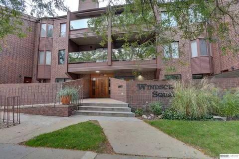 1300 G St #206 E, Lincoln, NE 68508