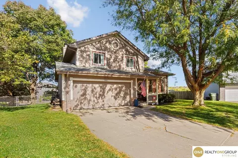 7916 Rock Creek Cir, Omaha, NE 68138