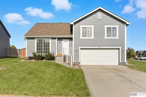 14906 Vernon Ave, Omaha, NE 68116