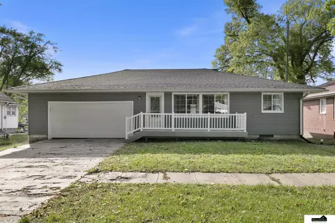 253 N 3rd St, Tecumseh, NE 68450