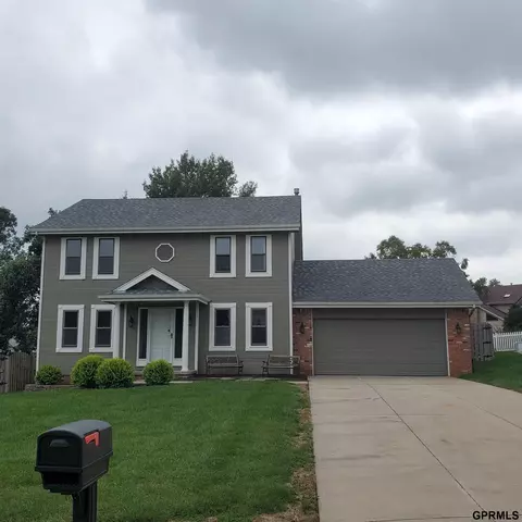 17111 Hickory Cir, Omaha, NE 68130