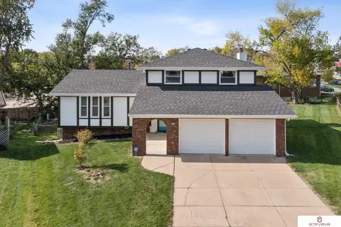 10704 Borman Cir, Omaha, NE 68127