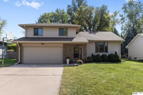809 Buckboard Blvd, Papillion, NE 68046
