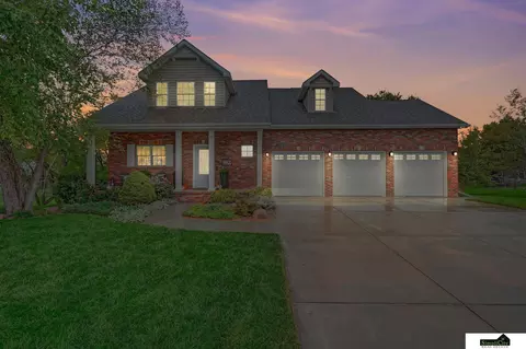 109 Scotts Creek Pl, Hickman, NE 68372