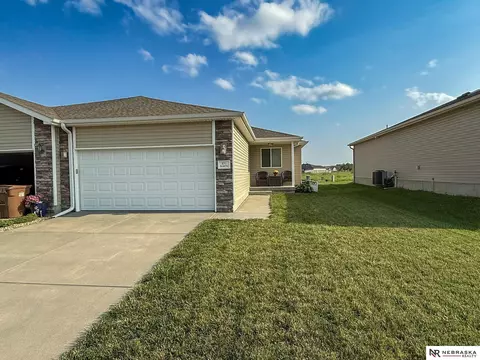 971 Palmetto Ln, Lincoln, NE 68521