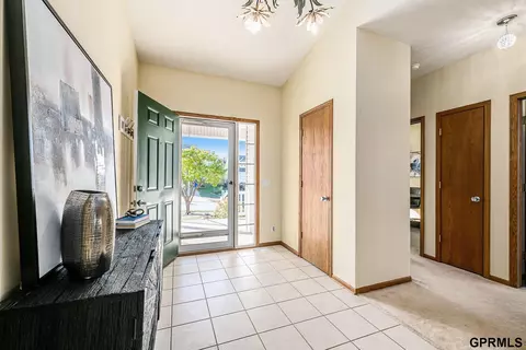 2609 N 165 St, Omaha, NE 68116