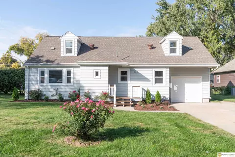 218 W Whittingham St, Valley, NE 68064