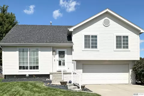18650 Berry St, Omaha, NE 68135
