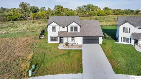 1106 S Lakewood St, Valley, NE 68064