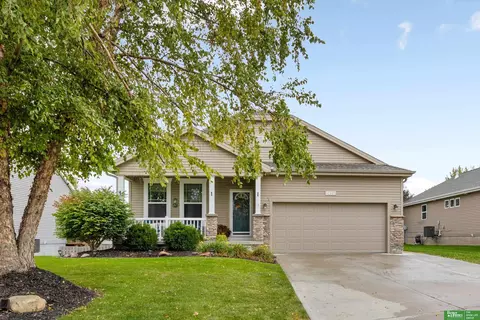 17107 Chutney Dr, Omaha, NE 68136