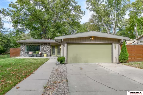 6220 Sumner St, Lincoln, NE 68506