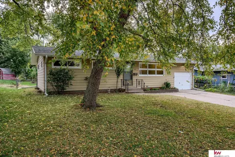 4311 N 58th St, Omaha, NE 68104