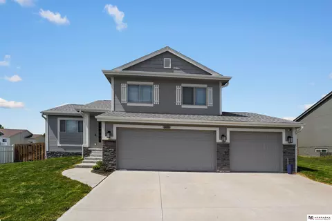 14806 S 19th St, Bellevue, NE 68123