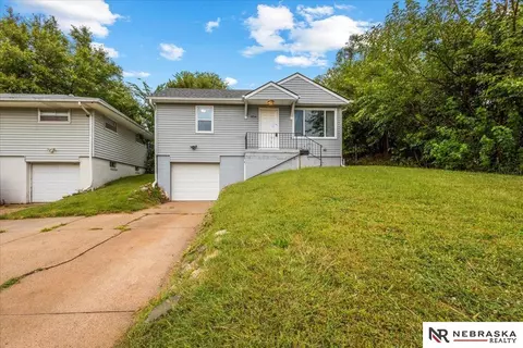 3714 Crown Point Ave, Omaha, NE 68111