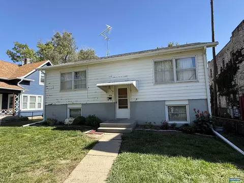 1824 N 68 St, Lincoln, NE 68505