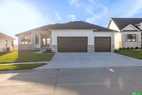 5414 N 212th St, Elkhorn, NE 68022