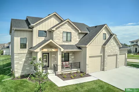 3925 S 211 St, Elkhorn, NE 68022