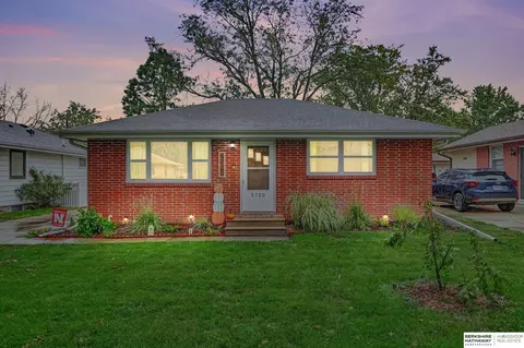 5720 Knox St, Lincoln, NE 68507