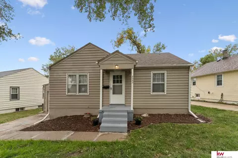 7745 Oakwood St, Ralston, NE 68127