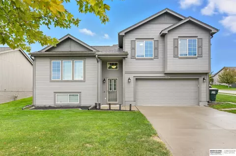 16302 Redman Ave, Omaha, NE 68116