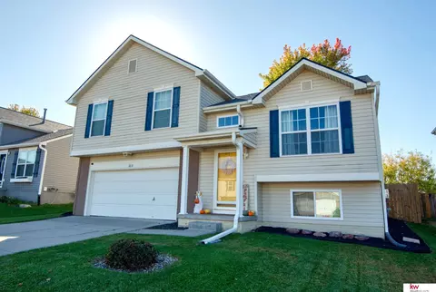 11011 Potter St, Omaha, NE 68142